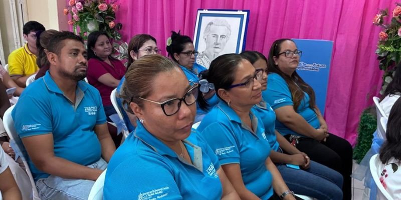 Estudiantes conmemoran el legado de la "Mujer de las Américas" con Festival de poesía y monólogo