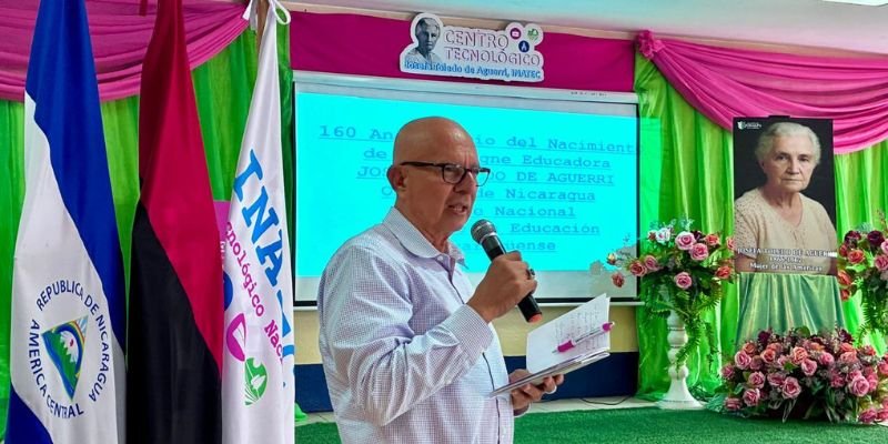 Estudiantes conmemoran el legado de la "Mujer de las Américas" con Festival de poesía y monólogo