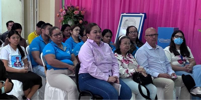 Estudiantes conmemoran el legado de la "Mujer de las Américas" con Festival de poesía y monólogo