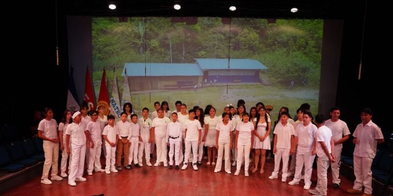 Teatro, cantos y poesía celebran la paz en Managua