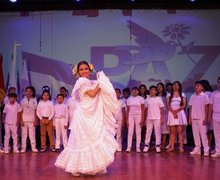 Teatro, cantos y poesía celebran la paz en Managua