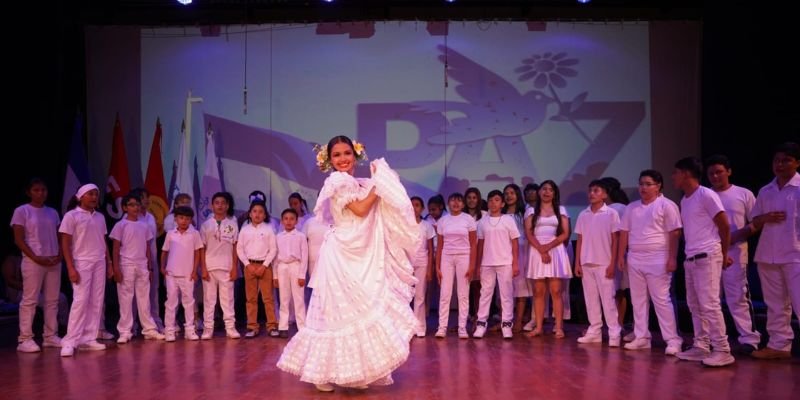 Teatro, cantos y poesía celebran la paz en Managua