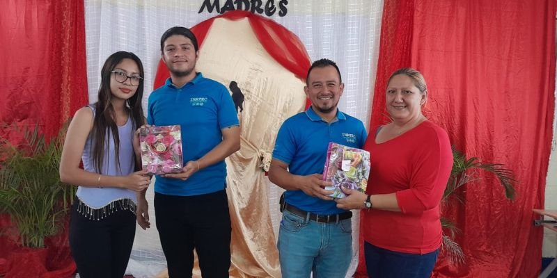 Estudiantes del Sector Agropecuario  celebran a las madres nicaragüenses