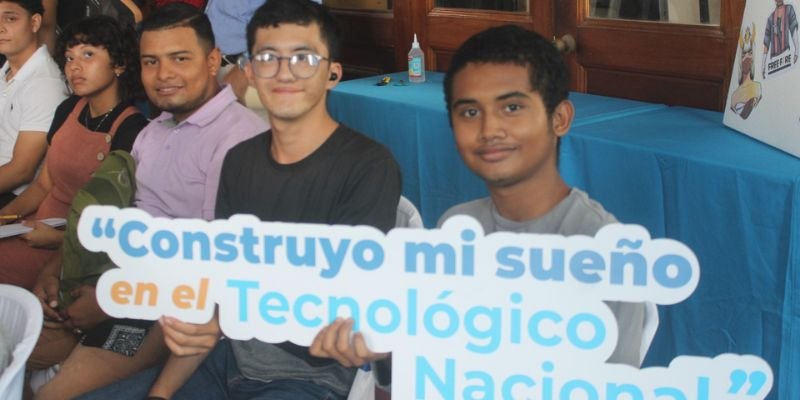 Estudiantes técnicos conmemoran el Día del Estudiante con arte, cultura y reconocimiento al talento juvenil