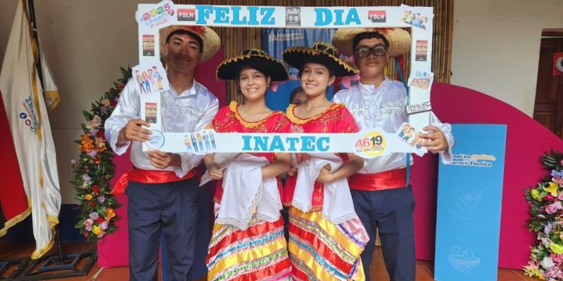 Estudiantes técnicos conmemoran el Día del Estudiante con arte, cultura y reconocimiento al talento juvenil