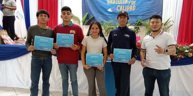 Estudiantes técnicos conmemoran el Día del Estudiante con arte, cultura y reconocimiento al talento juvenil