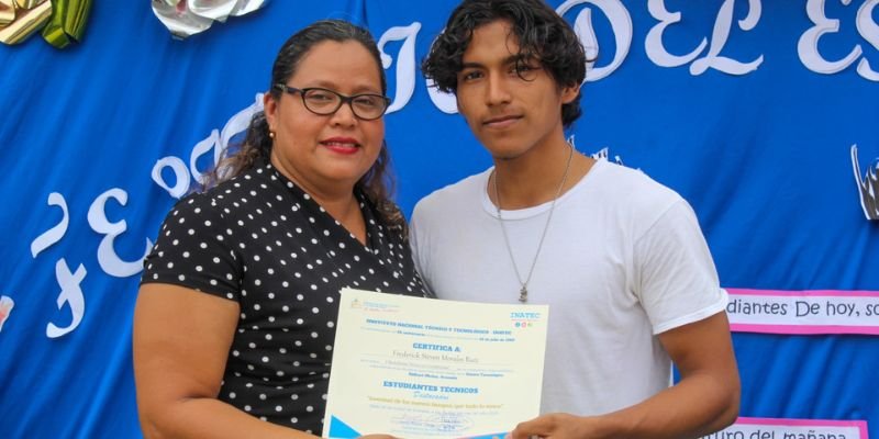 Celebración del Día del Estudiante en el Centro Tecnológico Bidkart Muñoz de Granada