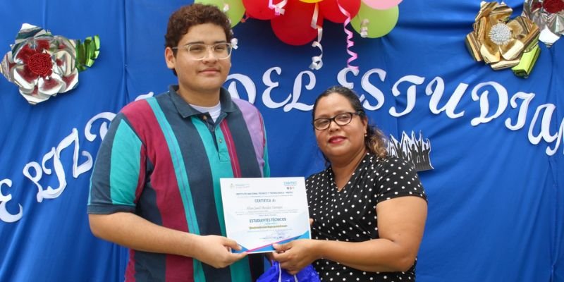 Celebración del Día del Estudiante en el Centro Tecnológico Bidkart Muñoz de Granada