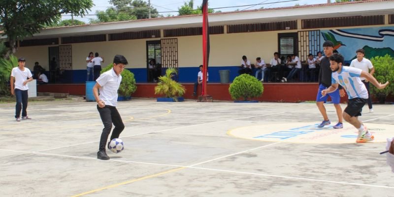 Celebración del Día del Estudiante en el Centro Tecnológico Bidkart Muñoz de Granada