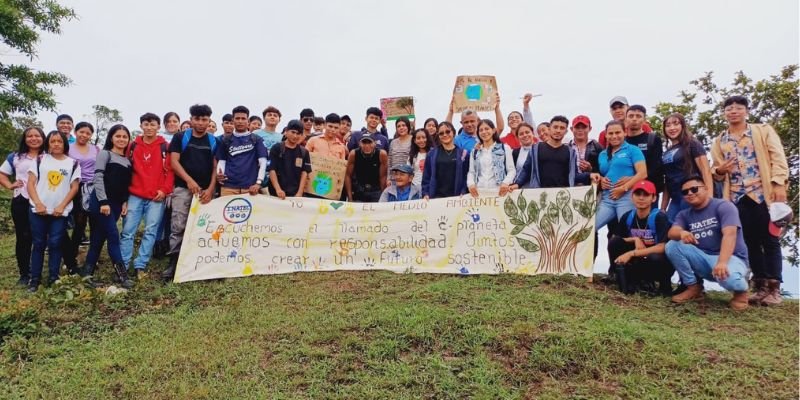 Aula al aire libre: Estudiantes recorren senderos en el Día Mundial del Medio Ambiente