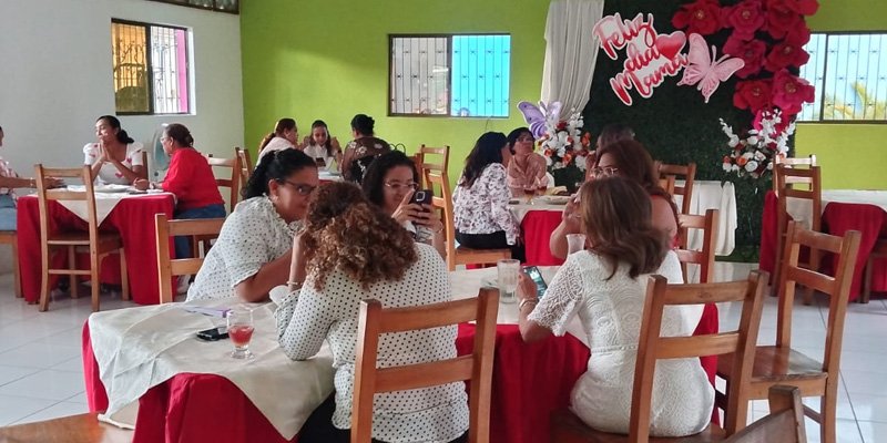 ¡Celebran a lo grande a las madres del Centro Tecnológico Pepe Escudero de León!