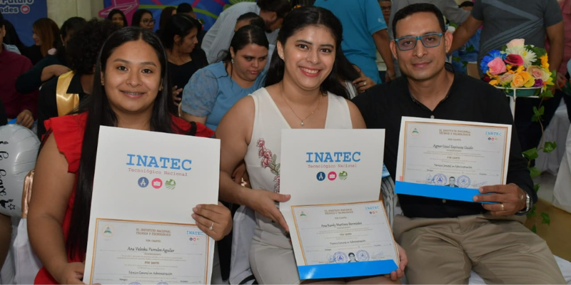 Celebran Segunda Graduación del Centro Tecnológico Ariel Darce