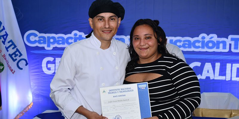 Primera entrega de certificados del Centro Tecnológico “Hermana Paquita” fortalece el talento humano para el turismo