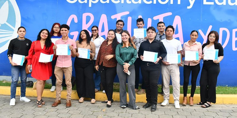 Títeres, micrófonos y sueños: el arte de construir  futuro desde un centro técnico