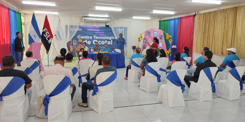 Entrega de certificados a personas con discapacidad en Ocotal