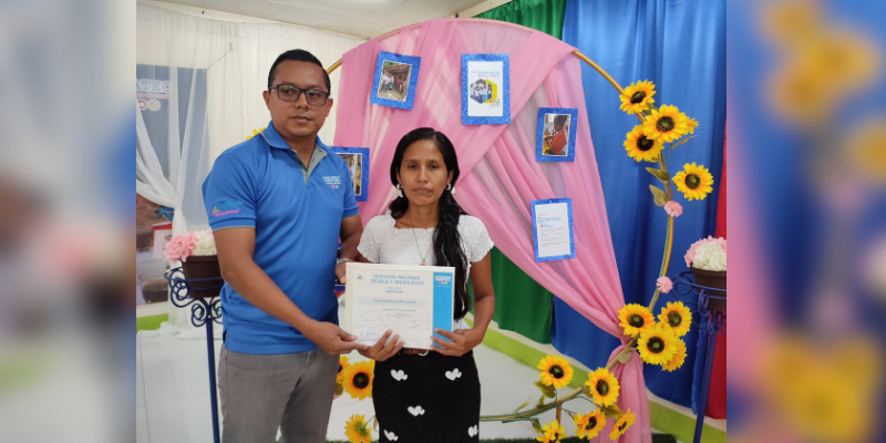 Entrega de certificados a personas con discapacidad en Ocotal