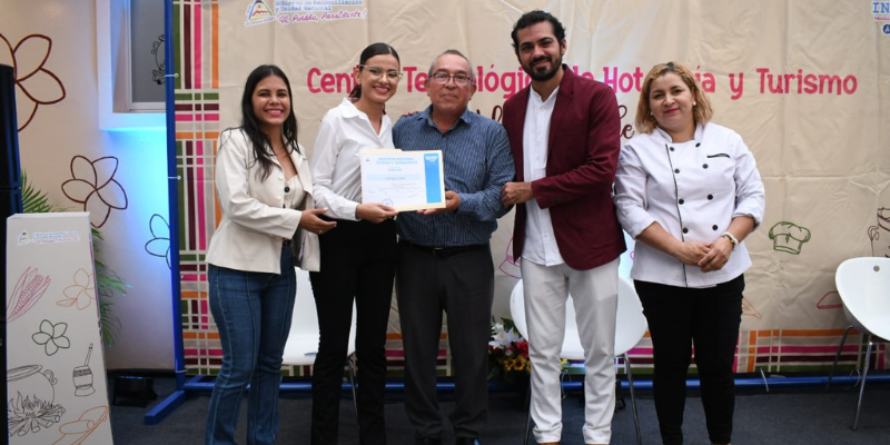 Entrega de Certificados Centro Tecnológico de Hotelería y Turismo Nelly Flor de Pino