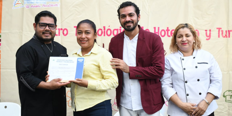 Entrega de Certificados Centro Tecnológico de Hotelería y Turismo Nelly Flor de Pino