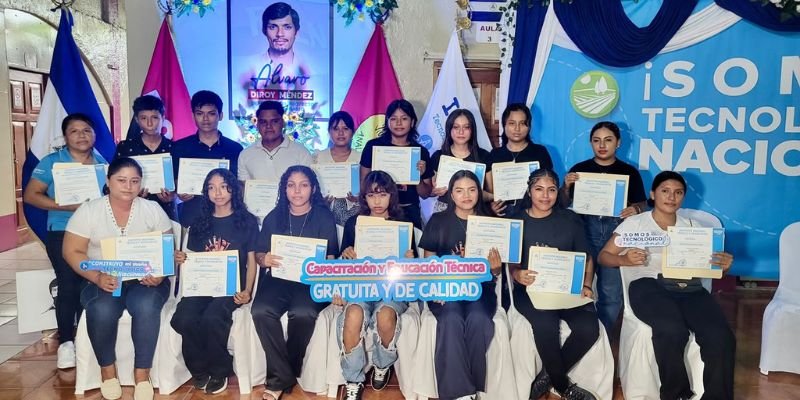 Tecnológico Nacional entrega certificados y celebra legado del comandante Álvaro Diroy Méndez en Rivas