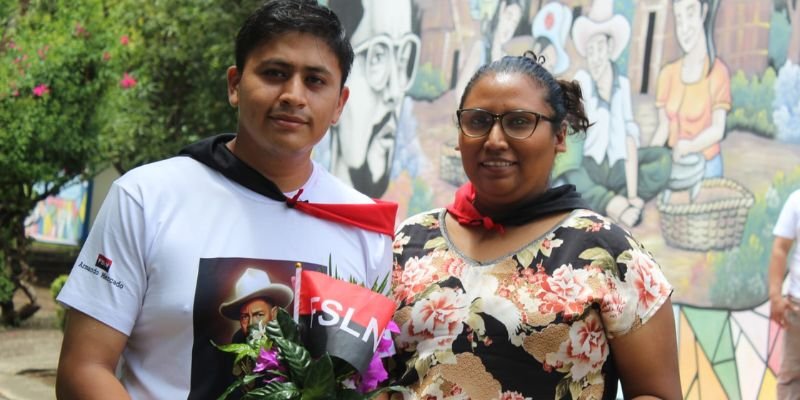 Homenaje al General Augusto C. Sandino:  "Una Flor para Sandino" en Masaya