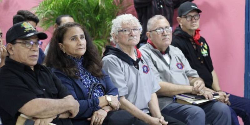 Conversatorio rinde homenaje al legado histórico de la Cruzada Nacional de Alfabetización