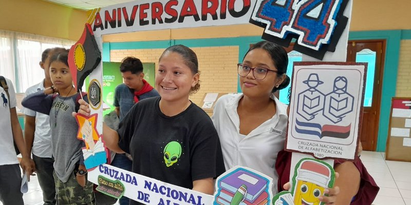 Conociendo sobre la Cruzada de Alfabetización: Centro Tecnológico Simón Bolívar realiza video foro con estudiantes