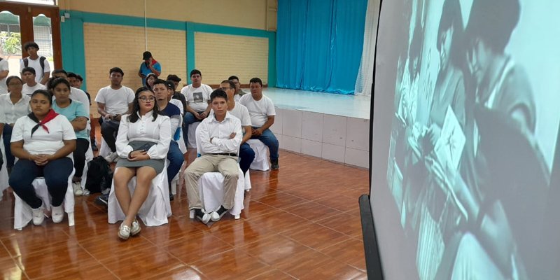 Conociendo sobre la Cruzada de Alfabetización: Centro Tecnológico Simón Bolívar realiza video foro con estudiantes