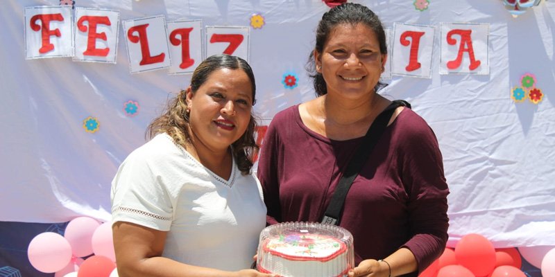 Estudiantes Técnicos de Granada festejan a las madres con un festival cultural y artístico