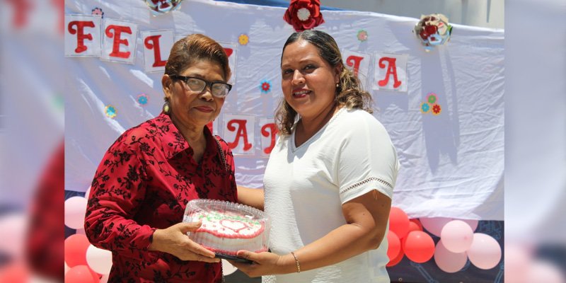 Estudiantes Técnicos de Granada festejan a las madres con un festival cultural y artístico