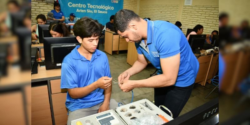 Compromiso y Pasión: La Invaluable Labor de los Docentes de Educación Técnica