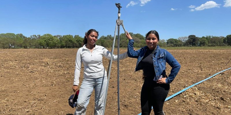 Con el modelo Aprender Haciendo: Estudiantes desarrollan sistemas de irrigación para la producción agrícola