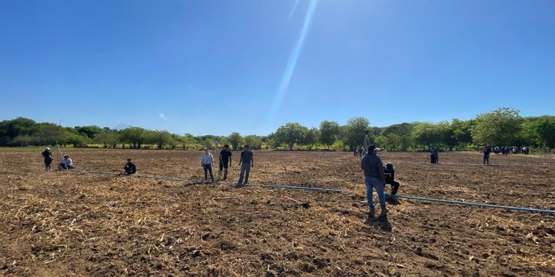 Con el modelo Aprender Haciendo: Estudiantes desarrollan sistemas de irrigación para la producción agrícola