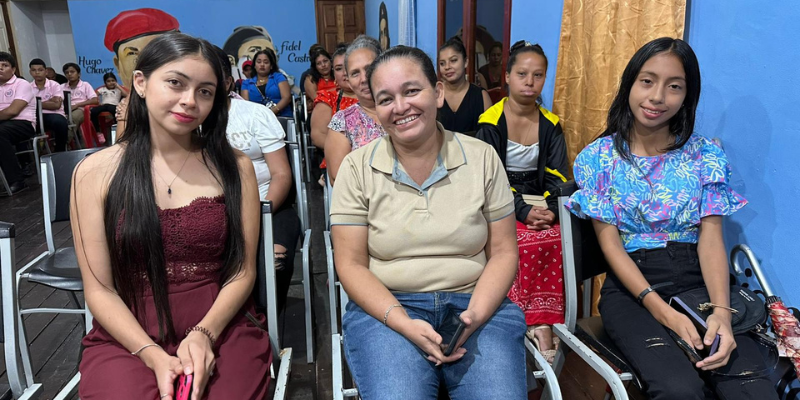 Familias de El Rama en la Costa Caribe Sur celebran entrega de certificados de las Escuelas Municipales de Oficio