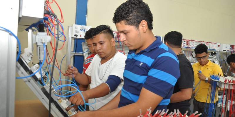 Descubrí las 16 carreras para los amantes de la Industria y la Construcción
