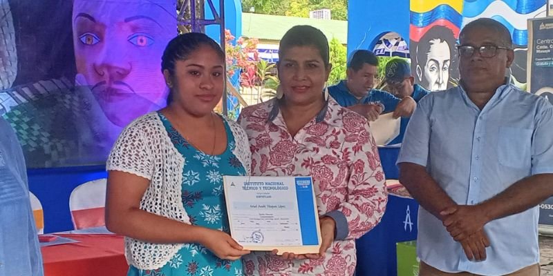 Celebran su Éxito: Emprendedores y Artesanos de Monimbó finalizan Programa de Capacitación