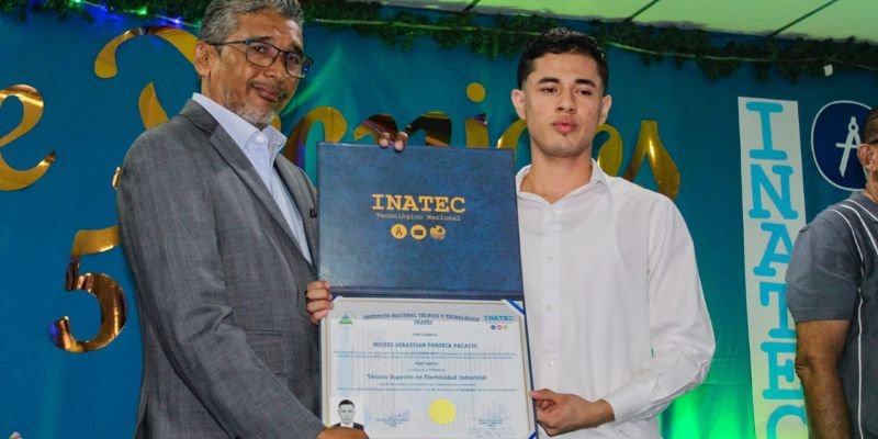 152 nuevos profesionales técnicos se gradúan en el Centro Tecnológico Pedro Arauz Palacios de Granada