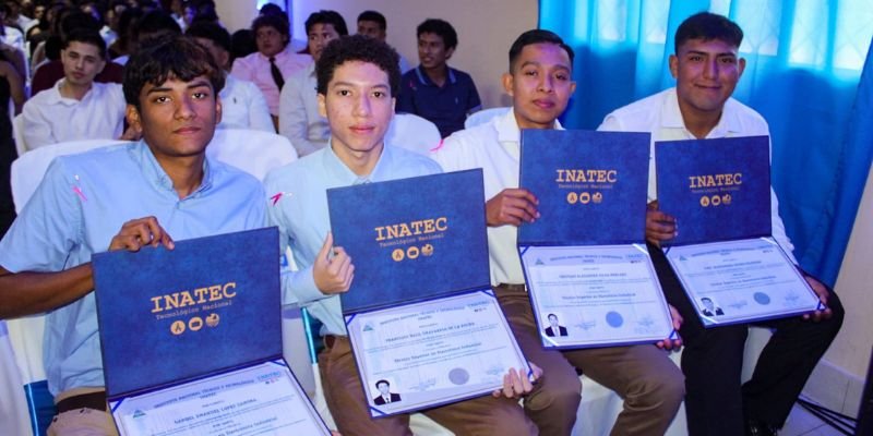 152 nuevos profesionales técnicos se gradúan en el Centro Tecnológico Pedro Arauz Palacios de Granada