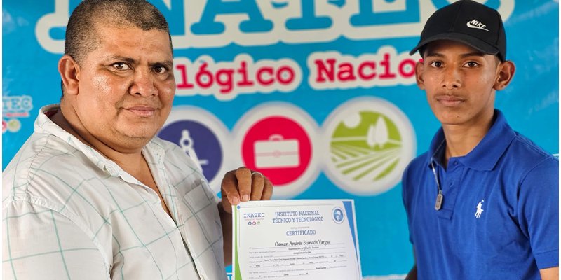 Entrega de certificados en Nueva Guinea