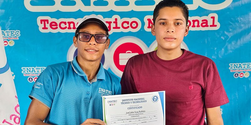 Entrega de certificados en Nueva Guinea