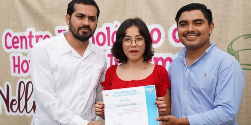 Centro Tecnológico “Nelly Flor de Pino” celebra su segundo aniversario con la entrega de 80 certificados en gastronomía nicaragüense
