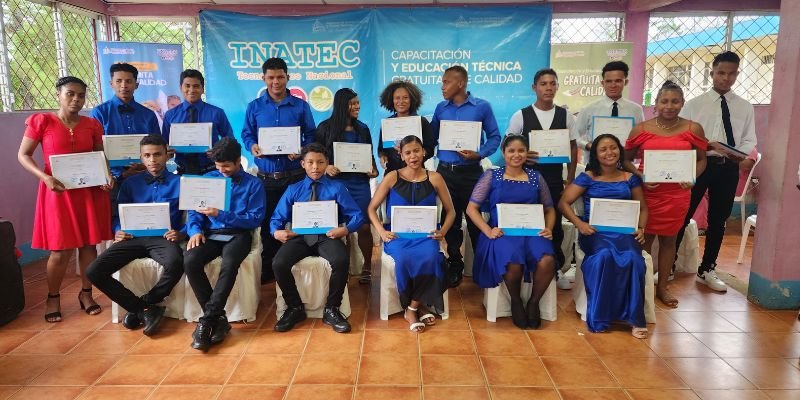 Graduación de Nuevos Profesionales Técnicos Bilingües en la Región Autónoma de la Costa Caribe Norte