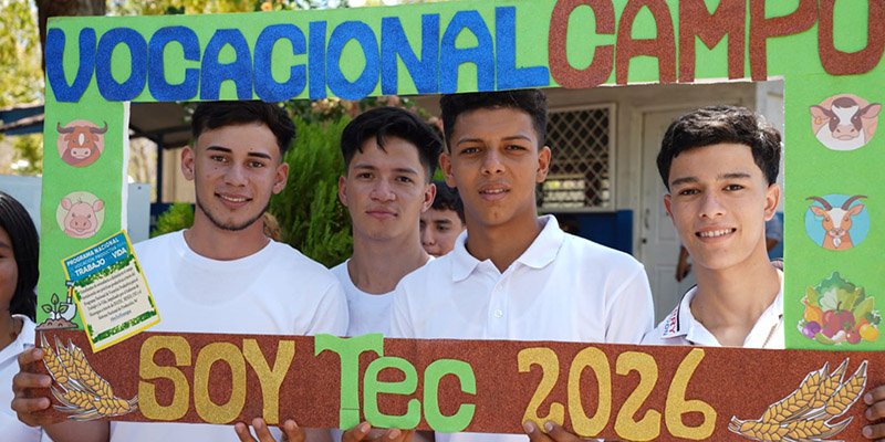 De las aulas al campo: jóvenes de San Francisco Libre aprenden a producir su propio futuro