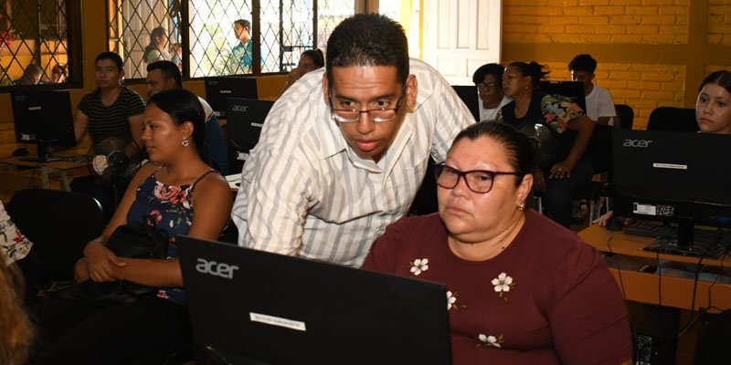 Avanza formación en las Escuelas Municipales de Oficio