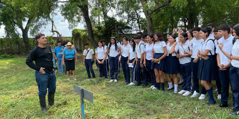 Intercambio de experiencias entre estudiantes técnicos, protagonistas de Vocación Productiva y Escuelas de Campo en Chinandega