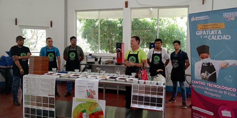 Feria promueve carreras técnicas gratuitas con equipamiento de vanguardia y matrículas disponibles en Matagalpa