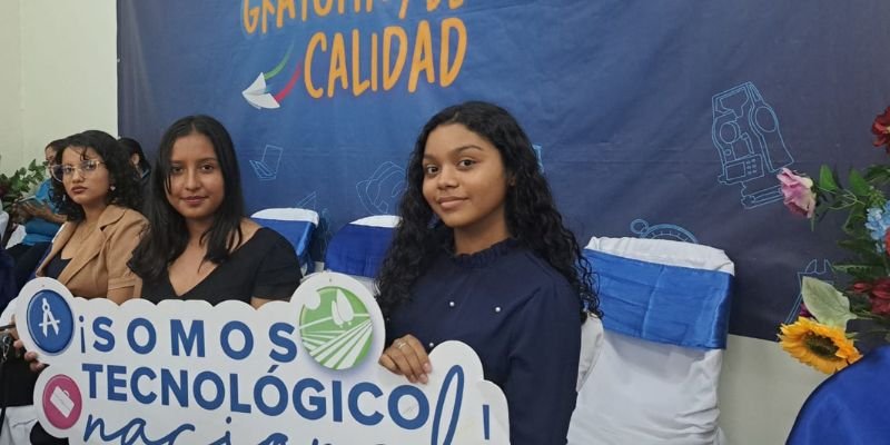Estudiantes de Bluefields comparten sus aprendizajes en el idioma inglés a través de Festival Departamental