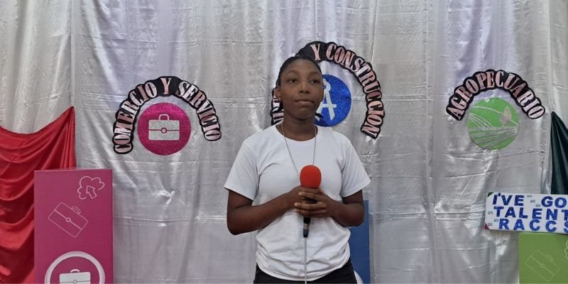 Estudiantes de Bluefields comparten sus aprendizajes en el idioma inglés a través de Festival Departamental