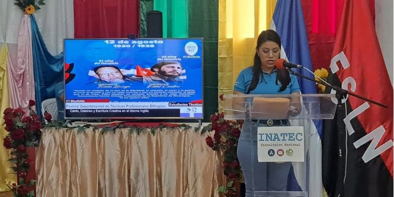 Estudiantes de Bluefields comparten sus aprendizajes en el idioma inglés a través de Festival Departamental