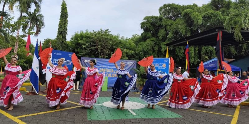 Estudiantes técnicos celebran el Festival Artístico “No Volverá el Pasado” compartiendo el orgullo de ser nicaragüense