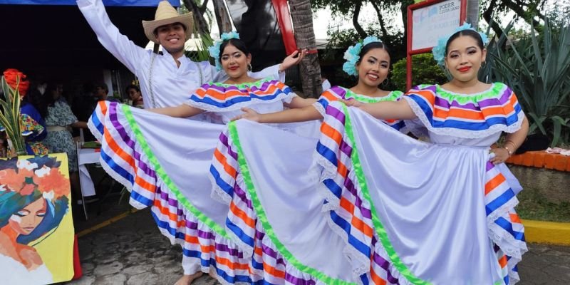 Estudiantes técnicos celebran el Festival Artístico “No Volverá el Pasado” compartiendo el orgullo de ser nicaragüense